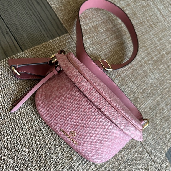 Michael Kors Pink Crossbody Bag with Gold Accents - Picture 1 of 4